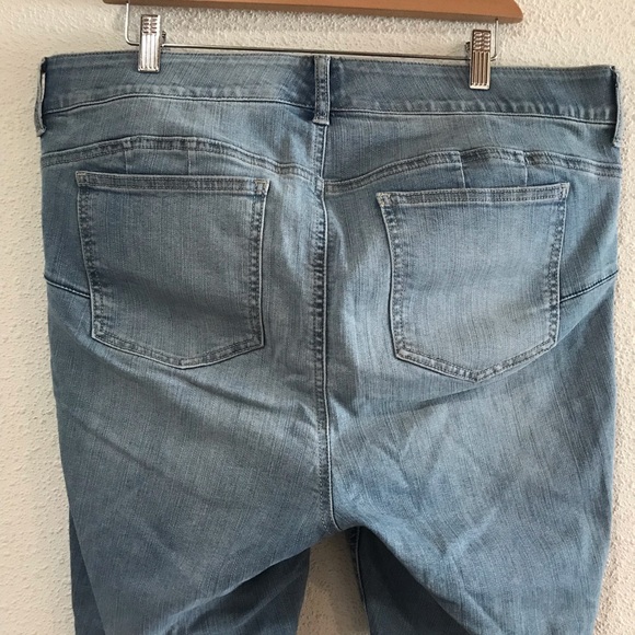 Torrid Distressed Light Bombshell Skinny Jean - Picture 11 of 12